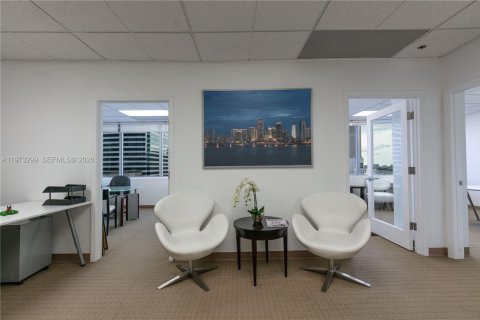 Купить коммерческую недвижимость в Майами, Флорида № 2033890 - фото 13