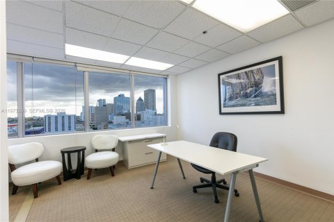 Купить коммерческую недвижимость в Майами, Флорида № 2033890 - фото 18