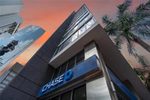 Купить коммерческую недвижимость в Майами, Флорида № 2033890 - фото 2