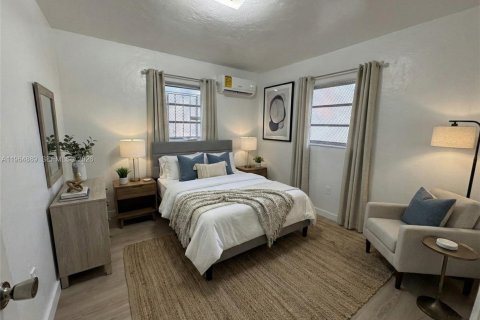 House in Miami, Florida 2 bedrooms, 141.77 sq.m. № 2026145 - photo 5