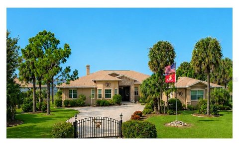 House in Ruskin, Florida 3 bedrooms, 338.81 sq.m. № 2112238