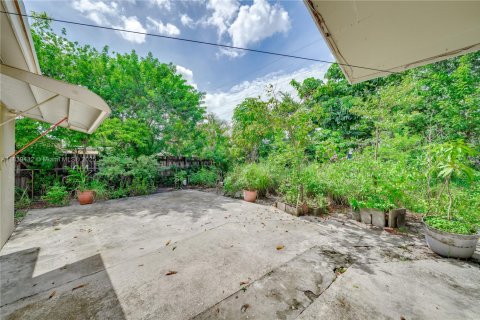 House in Hollywood, Florida 3 bedrooms, 160.44 sq.m. № 1830801 - photo 30