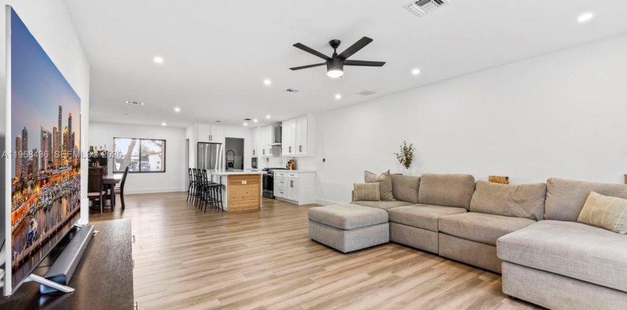 Дом в Катлер-Бей, Флорида 4 спальни, 181.81м2 № 2031575