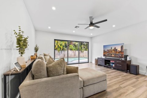 Купить виллу или дом в Катлер-Бей, Флорида 4 спальни, 181.81м2, № 2031575 - фото 16