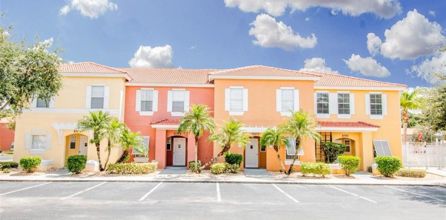 Adosado en Kissimmee, Florida 3 dormitorios, 119.94 m2 № 1918548