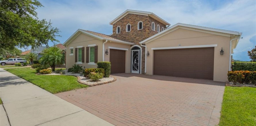 House in Groveland, Florida 2 bedrooms, 215.07 sq.m. № 2229794