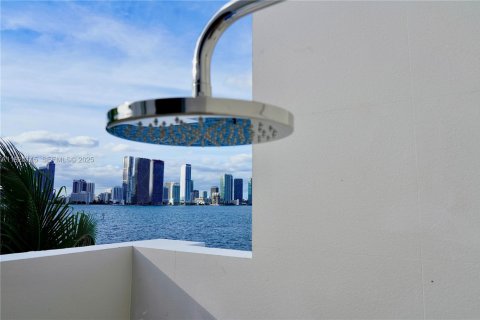 Купить виллу или дом в Майами, Флорида 6 спален, 599.41м2, № 1984674 - фото 30