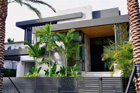 Купить виллу или дом в Майами, Флорида 6 спален, 599.41м2, № 1984674 - фото 4