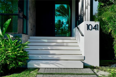 Купить виллу или дом в Майами, Флорида 6 спален, 599.41м2, № 1984674 - фото 3