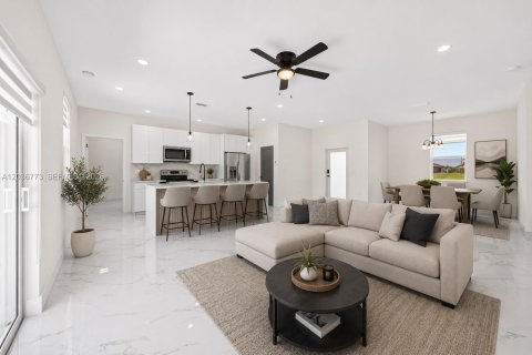 House in Cape Coral, Florida 3 bedrooms, 126.16 sq.m. № 2087146 - photo 8