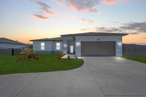 House in Cape Coral, Florida 3 bedrooms, 126.16 sq.m. № 2087146