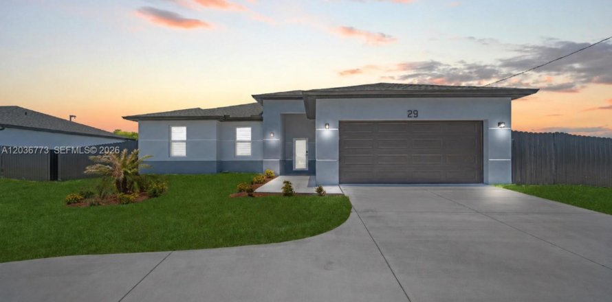 House in Cape Coral, Florida 3 bedrooms, 126.16 sq.m. № 2087146