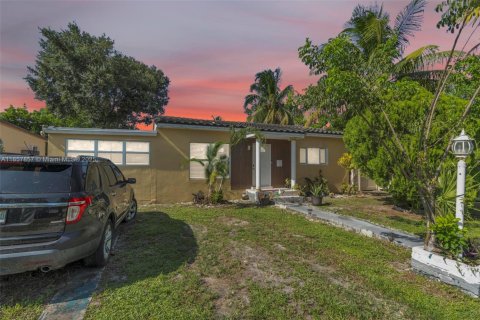 Casa en venta en North Miami Beach, Florida, 3 dormitorios, 106.84 m2 № 1889663 - foto 25