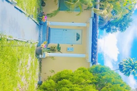 Villa ou maison à vendre à North Miami Beach, Floride: 3 chambres, 106.84 m2 № 1889663 - photo 2