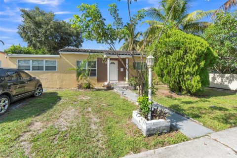 Casa en venta en North Miami Beach, Florida, 3 dormitorios, 106.84 m2 № 1889663 - foto 27