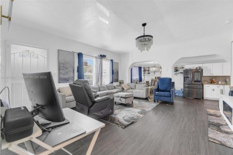 Casa en venta en North Miami Beach, Florida, 3 dormitorios, 106.84 m2 № 1889663 - foto 20