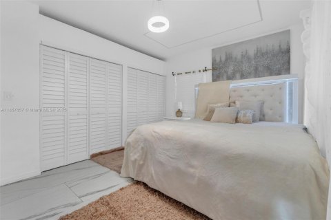 Casa en venta en North Miami Beach, Florida, 3 dormitorios, 106.84 m2 № 1889663 - foto 13