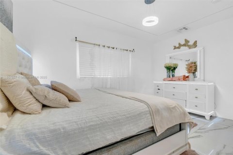 Casa en venta en North Miami Beach, Florida, 3 dormitorios, 106.84 m2 № 1889663 - foto 8