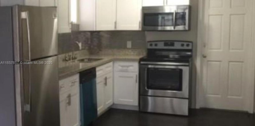 Villa ou maison à North Miami Beach, Floride 3 chambres, 106.84 m2 № 1889663