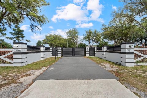 Villa ou maison à vendre à Apopka, Floride: 4 chambres, 562.89 m2 № 2419570 - photo 3
