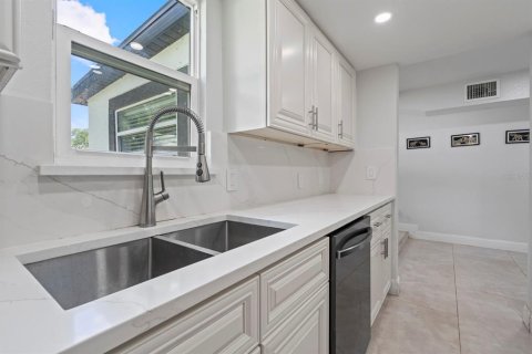 Villa ou maison à vendre à Apopka, Floride: 4 chambres, 562.89 m2 № 2419570 - photo 19