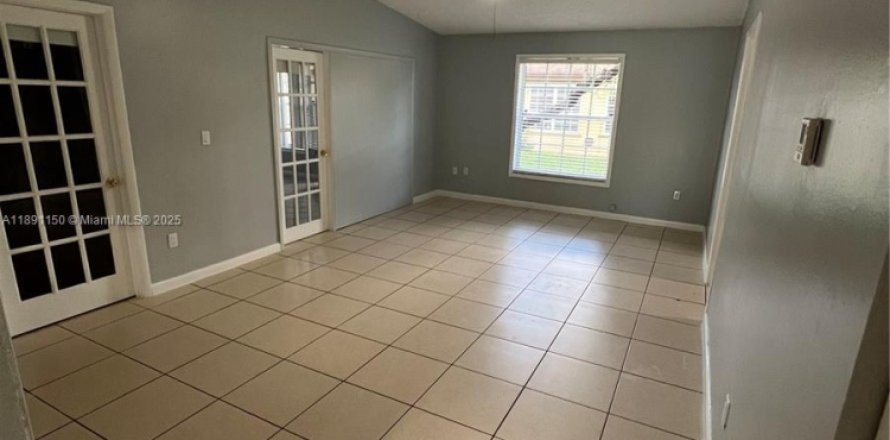 Villa ou maison à Miramar, Floride 2 chambres, 104.52 m2 № 1946581