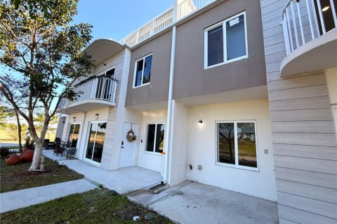 Touwnhouse à louer à Homestead, Floride: 4 chambres, 129.88 m2 № 1997763 - photo 2