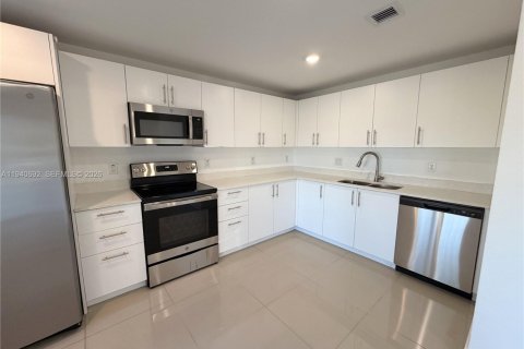 Touwnhouse à louer à Homestead, Floride: 4 chambres, 129.88 m2 № 1997763 - photo 5