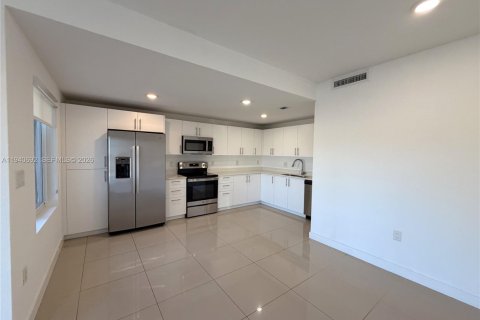 Touwnhouse à louer à Homestead, Floride: 4 chambres, 129.88 m2 № 1997763 - photo 4