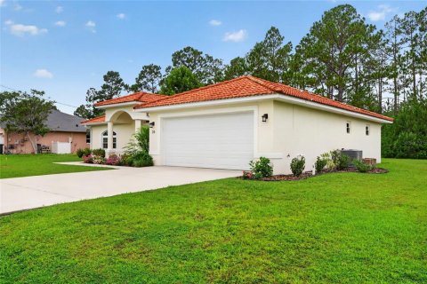 House in Palm Coast, Florida 3 bedrooms, 136.94 sq.m. № 2291333 - photo 30