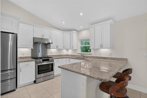 House in Palm Coast, Florida 3 bedrooms, 136.94 sq.m. № 2291333 - photo 10