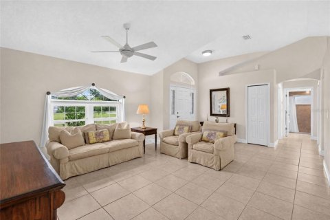House in Palm Coast, Florida 3 bedrooms, 136.94 sq.m. № 2291333 - photo 8