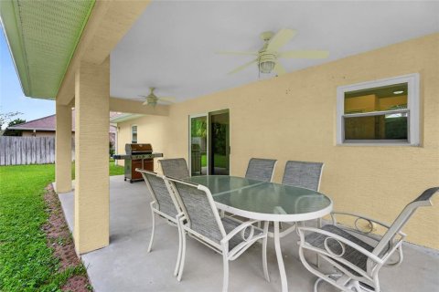 House in Palm Coast, Florida 3 bedrooms, 136.94 sq.m. № 2291333 - photo 26