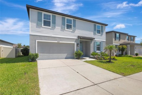 House in Zephyrhills, Florida 4 bedrooms, 217.39 sq.m. № 2299941