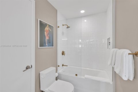 Condo in Miami, Florida, 1 bedroom  № 2252957 - photo 14