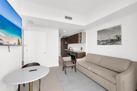Condo in Miami, Florida, 1 bedroom  № 2252957 - photo 4