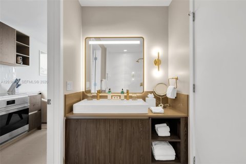 Condo in Miami, Florida, 1 bedroom  № 2252957 - photo 13