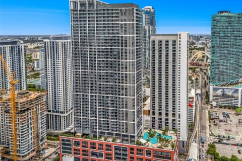 Condo in Miami, Florida, 1 bedroom  № 2252957 - photo 2