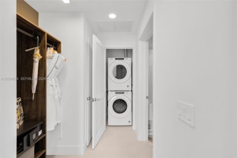 Condo in Miami, Florida, 1 bedroom  № 2252957 - photo 12