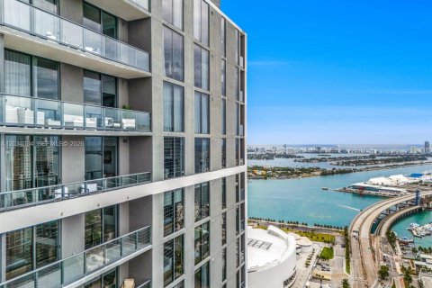 Condo in Miami, Florida, 1 bedroom  № 2252957 - photo 17