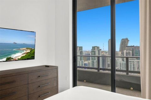 Condo in Miami, Florida, 1 bedroom  № 2252957 - photo 11