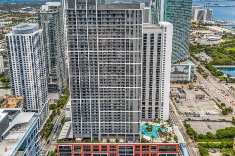 Condo in Miami, Florida, 1 bedroom  № 2252957 - photo 3