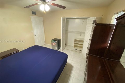 Condo in Lauderhill, Florida, 2 bedrooms  № 2053767 - photo 25