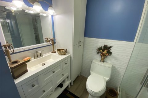 Condo in Lauderhill, Florida, 2 bedrooms  № 2053767 - photo 19