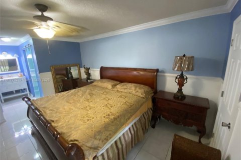 Condo in Lauderhill, Florida, 2 bedrooms  № 2053767 - photo 18