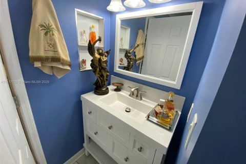 Condo in Lauderhill, Florida, 2 bedrooms  № 2053767 - photo 24
