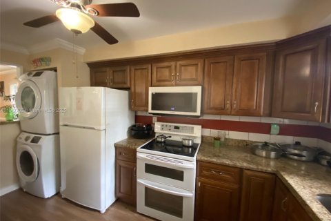 Condo in Lauderhill, Florida, 2 bedrooms  № 2053767 - photo 9