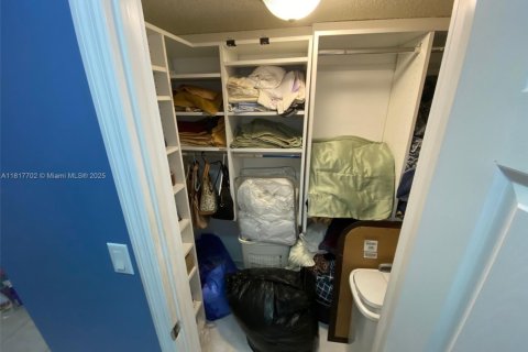 Condo in Lauderhill, Florida, 2 bedrooms  № 2053767 - photo 26