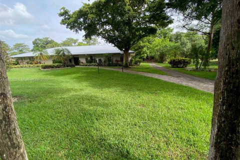Condo in Lauderhill, Florida, 2 bedrooms  № 2053767 - photo 3