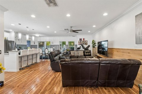 House in Spring Hill, Florida 4 bedrooms, 239.13 sq.m. № 2213288 - photo 6